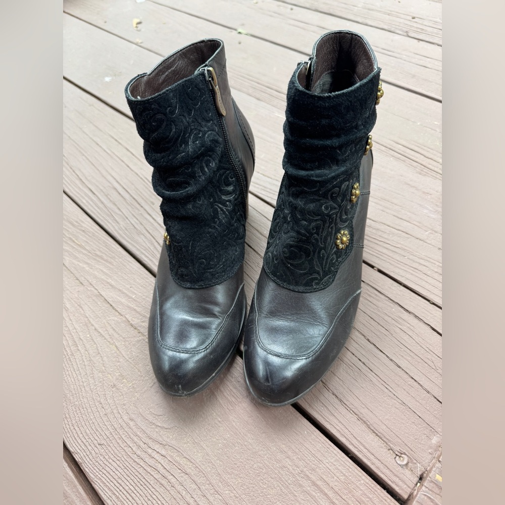 Spring Step L’Artiste Black Ankle Boots leather and embossed suede